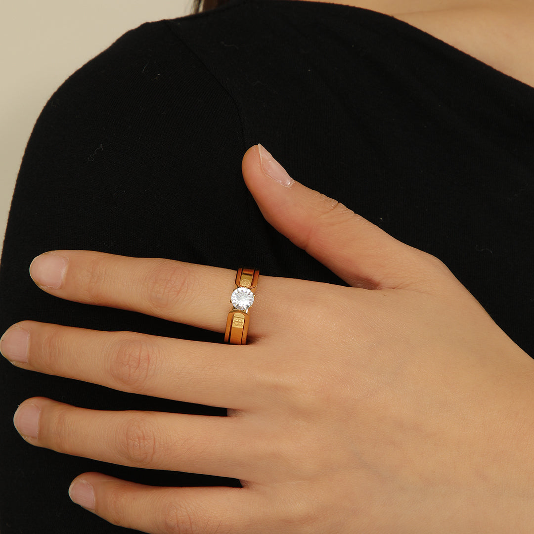 Urbane Hive®Elegant Golden Dou Halo Ring