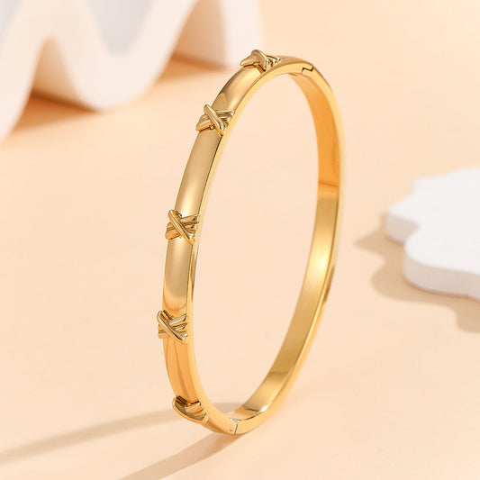 Urbane Hive®armony Filigree Gold Bangle